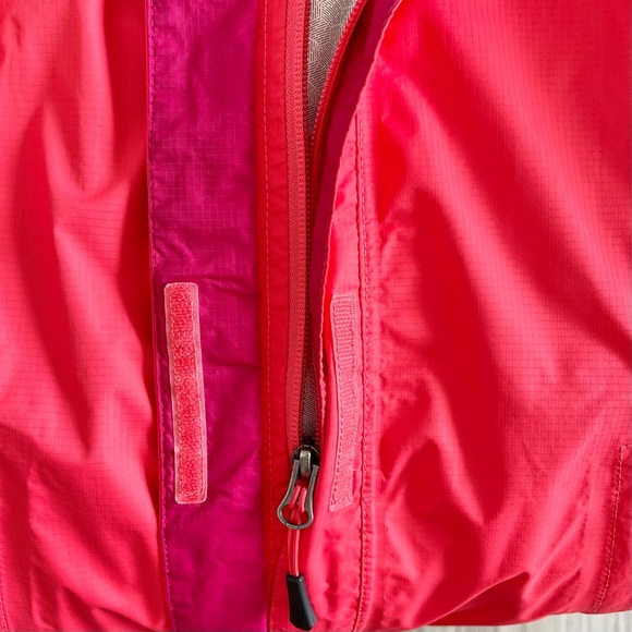 The North Face Venture Lightweight Rain Jacket - Picture 4 of 12